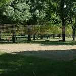Camping Szegedi Partfürdő és *