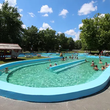 Szegedi Partfuerdo Es Кемпинг