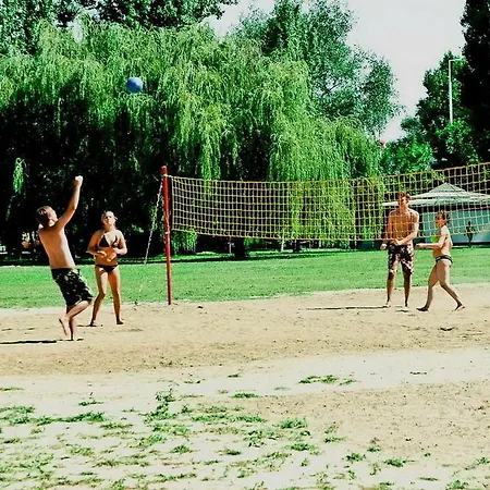 Кемпинг Szegedi Partfuerdo Es *