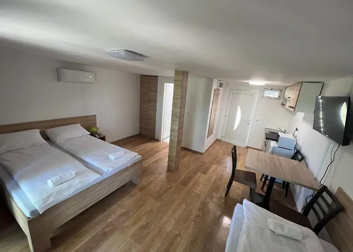 Szegedi Partfuerdo Es Camping Szeged