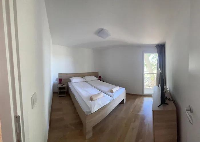 Szegedi Partfuerdo Es Camping *