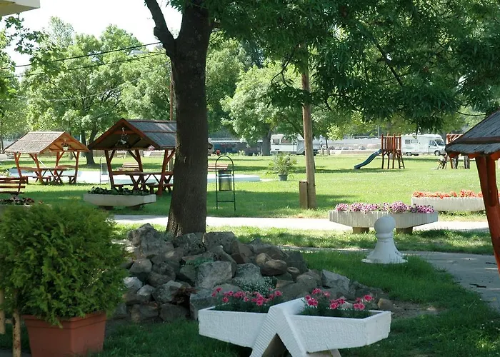 Camping Szegedi Partfuerdo Es Szeged