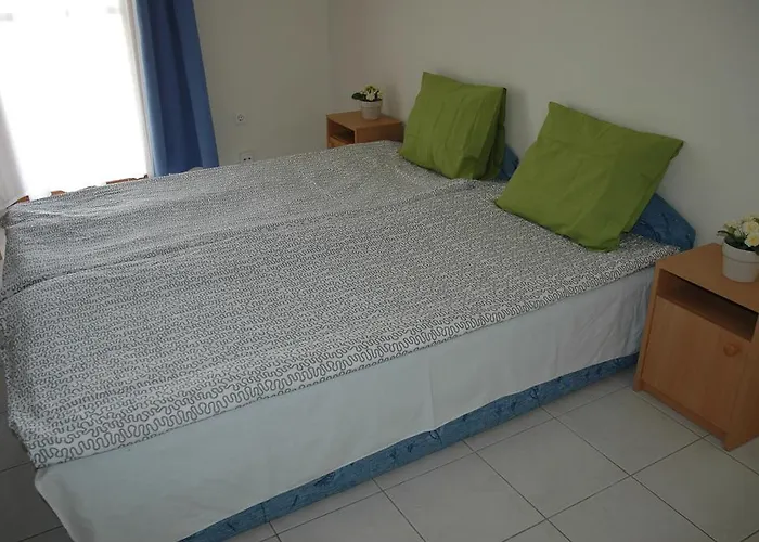 Szegedi Partfuerdo Es Camping