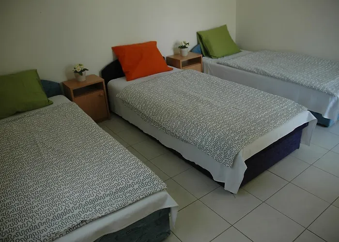 Szegedi Partfuerdo Es Camping *