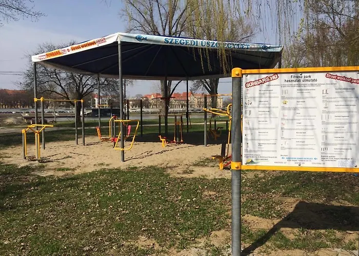 Szegedi Partfuerdo Es Camping Szeged