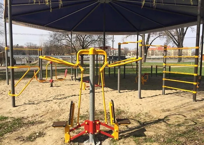 Szegedi Partfuerdo Es Szeged