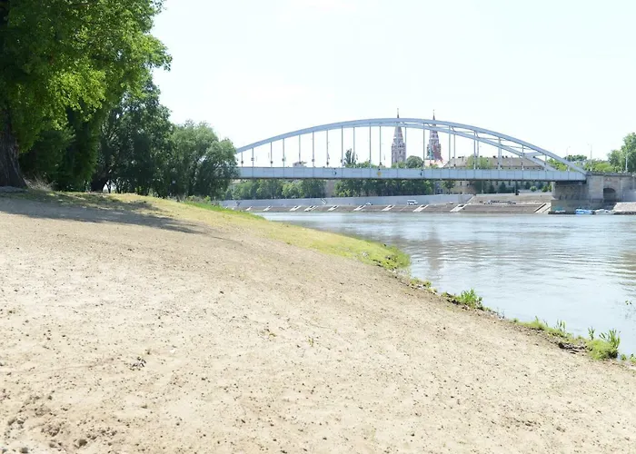 Camping Szegedi Partfuerdo Es Szeged