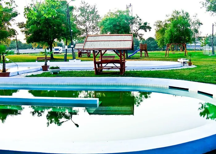 Szegedi Partfuerdo Es Camping