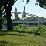 Szegedi Partfuerdo Es Campingplatz