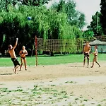 Campingplatz Szegedi Partfuerdo Es *