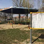 Szegedi Partfuerdo Es مكان تخييم سيغيد