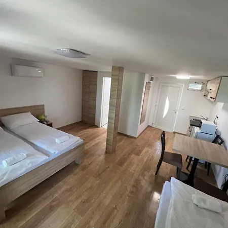 Szegedi Partfuerdo Es Campsite Szeged