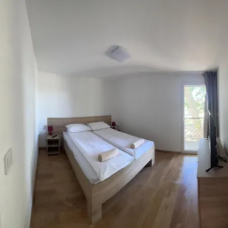 Szegedi Partfuerdo Es Kemping *