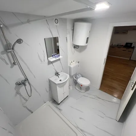 Szegedi Partfuerdo Es *