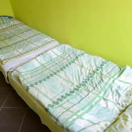 Szegedi Partfuerdo Es *