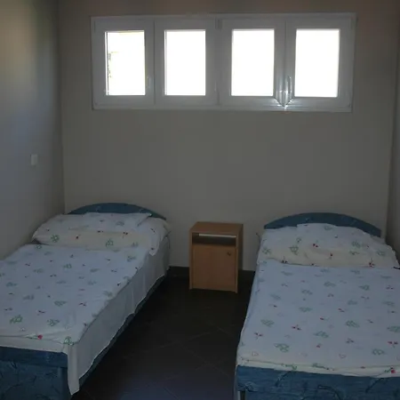 Szegedi Partfuerdo Es Campsite *