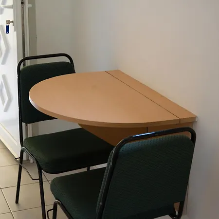 Szegedi Partfürdő és * Szeged