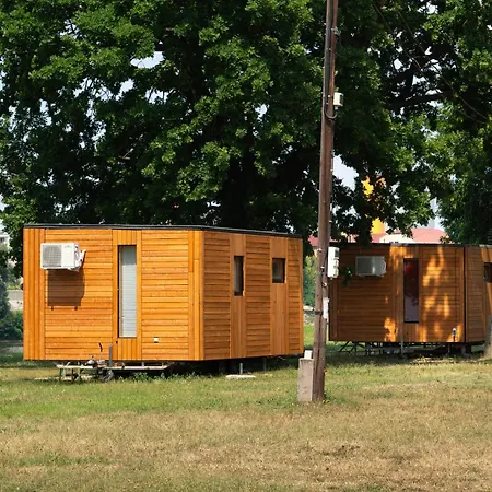 Camping Szegedi Partfuerdo Es Seghedin