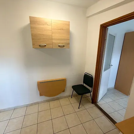 Szegedi Partfürdő és *