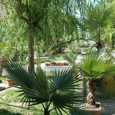 Szegedi Partfuerdo Es *