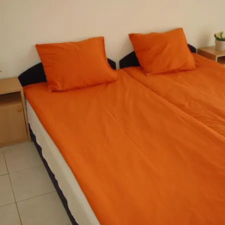 Szegedi Partfuerdo Es *