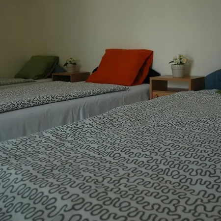 Szegedi Partfuerdo Es Campsite *