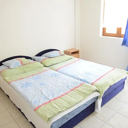 Szegedi Partfuerdo Es Campsite *