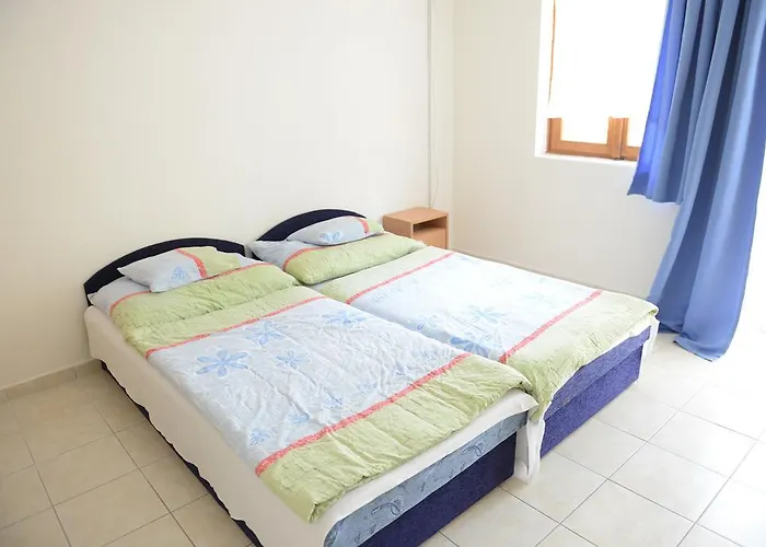 Szegedi Partfuerdo Es Campingplads *